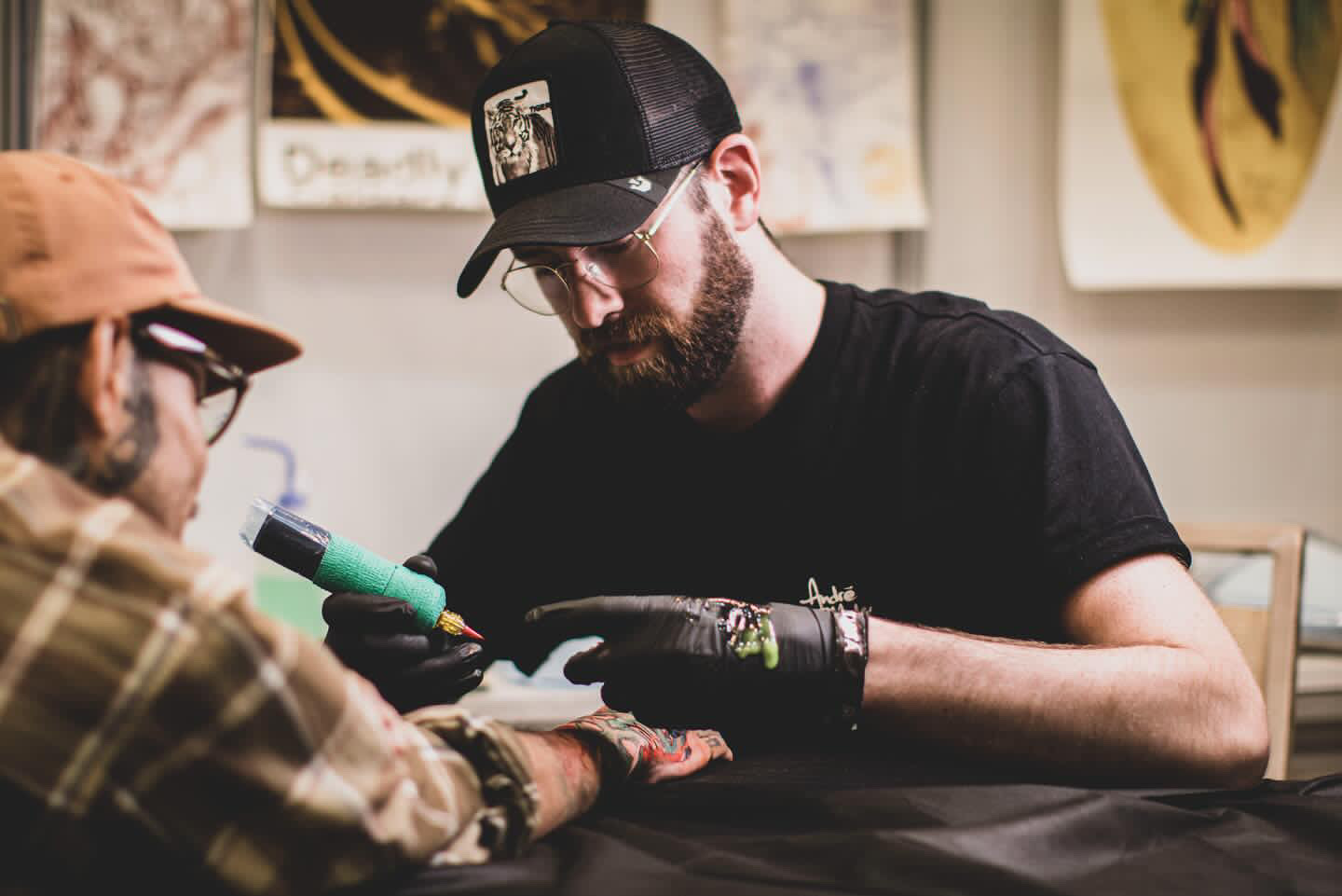 Anthony Tex will be teaching and tattooing at Paradise!