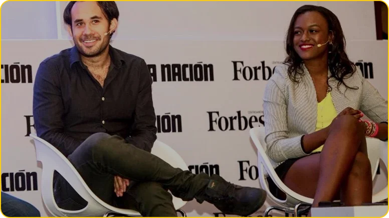 Charla junto a panel de Forbes y La Nación