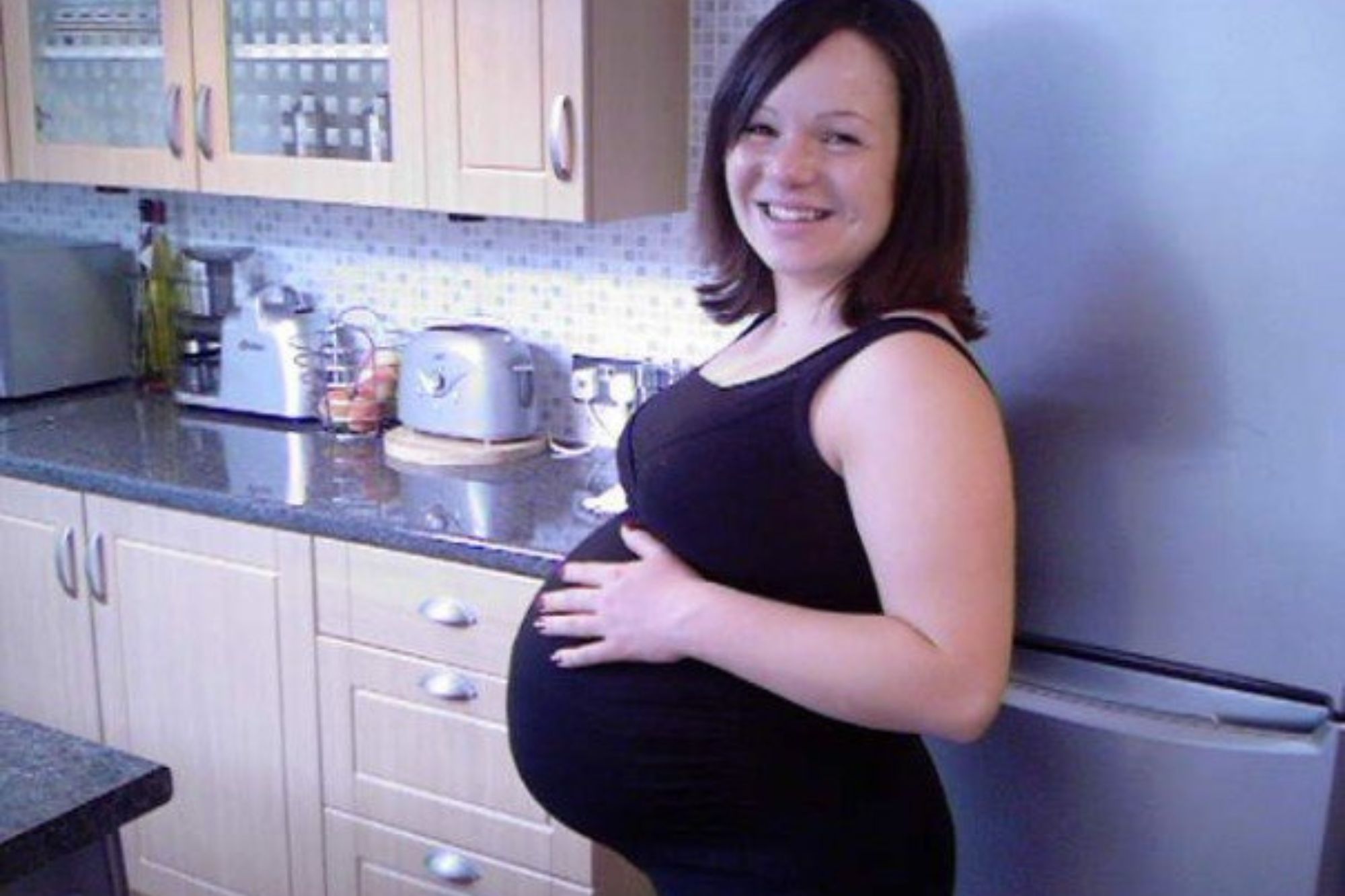 Lisa pregnant with her first son