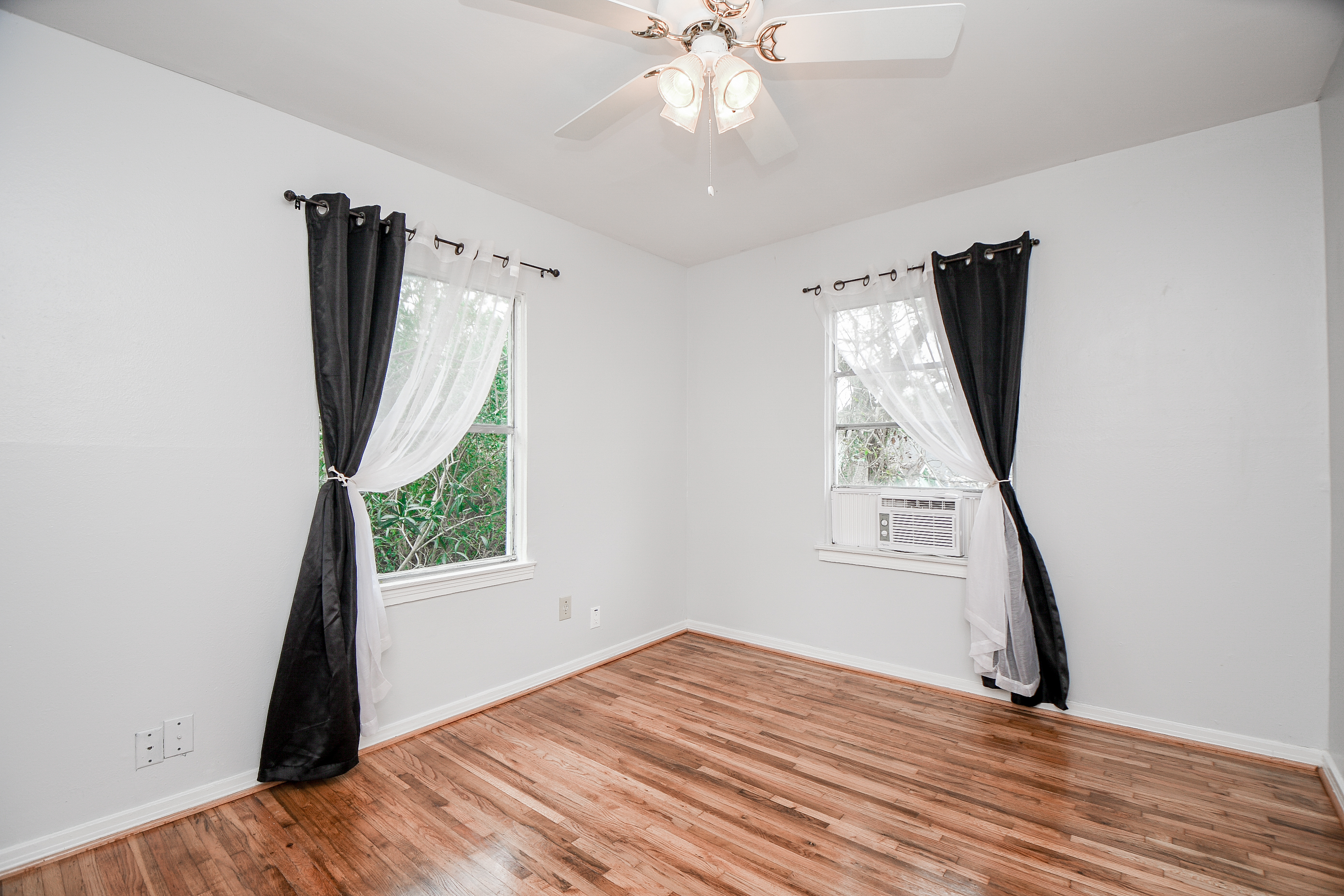 2824 Dalton St photo 11