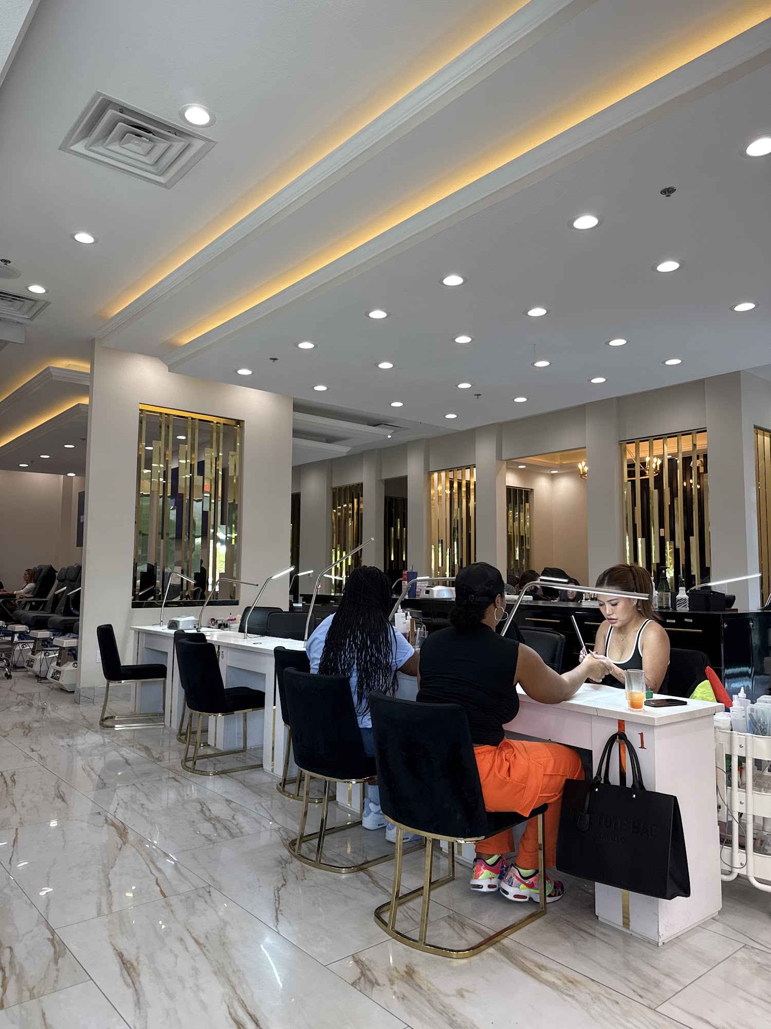  Nail & Bar – design 2