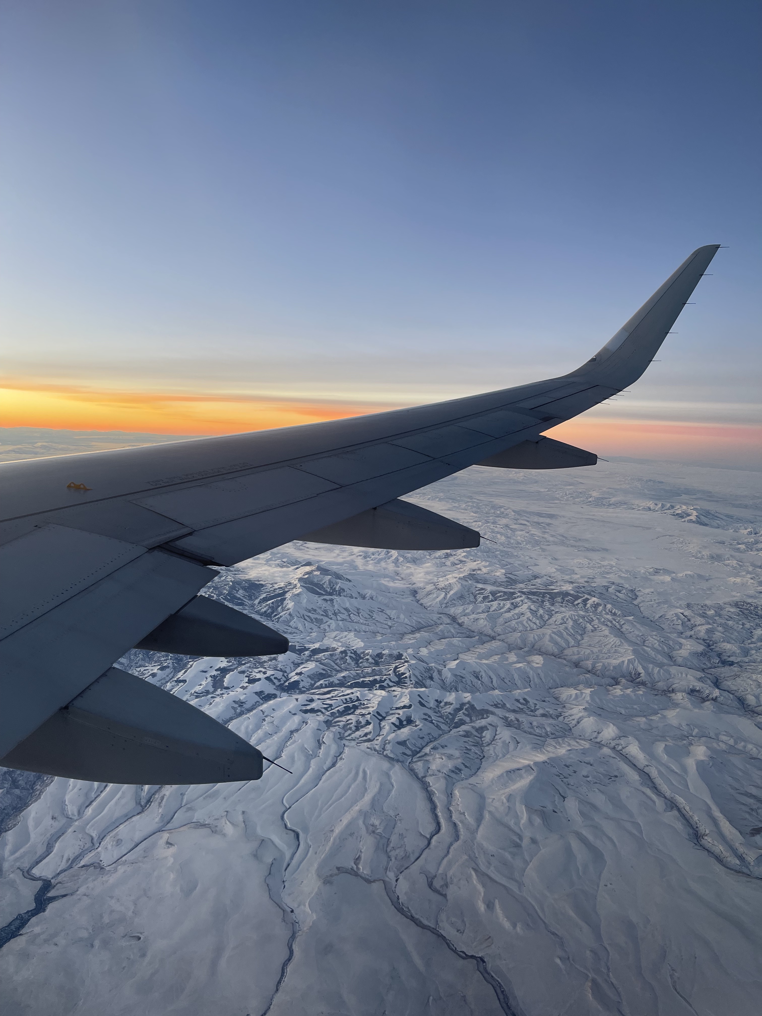 Airplane wing