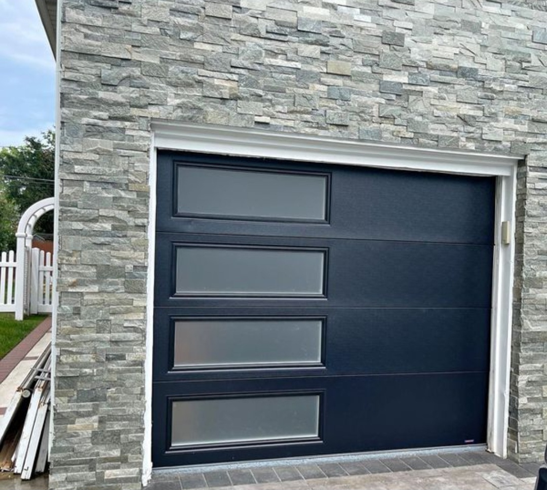FantaskTeam garage door installation at a Miami, Florida property