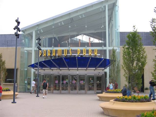 Paramus, NJ — Garden State Plaza Area