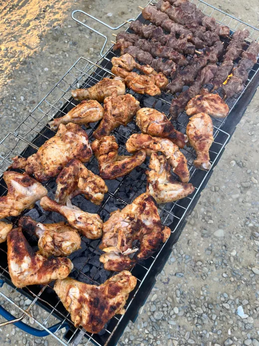 Gratare,gratare rotisor, frigarui,suculente, autentic,din cipru,souflaki,mediterana,acesori gratar,gatit usor,picnic,automat,carne frageda,traditional, practic,nou,experienta unica,accesorii de gradina, cu familia,cadoul perfect, bucatarie,Greek ,in aer liber, cu prieteni,gust uimitor,carbuni,gatit uniform, pita, gateste te singur, fara efort