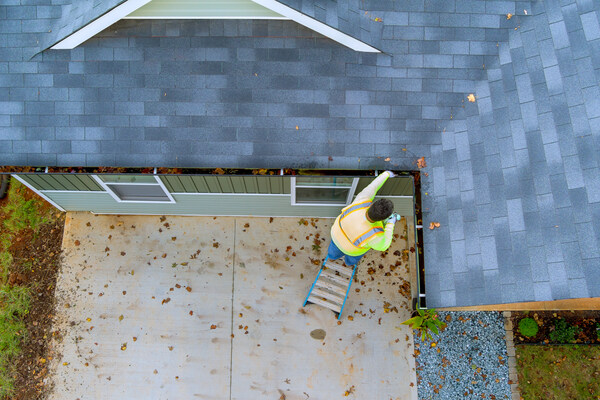 gutter cleaning service gutter cleaning service