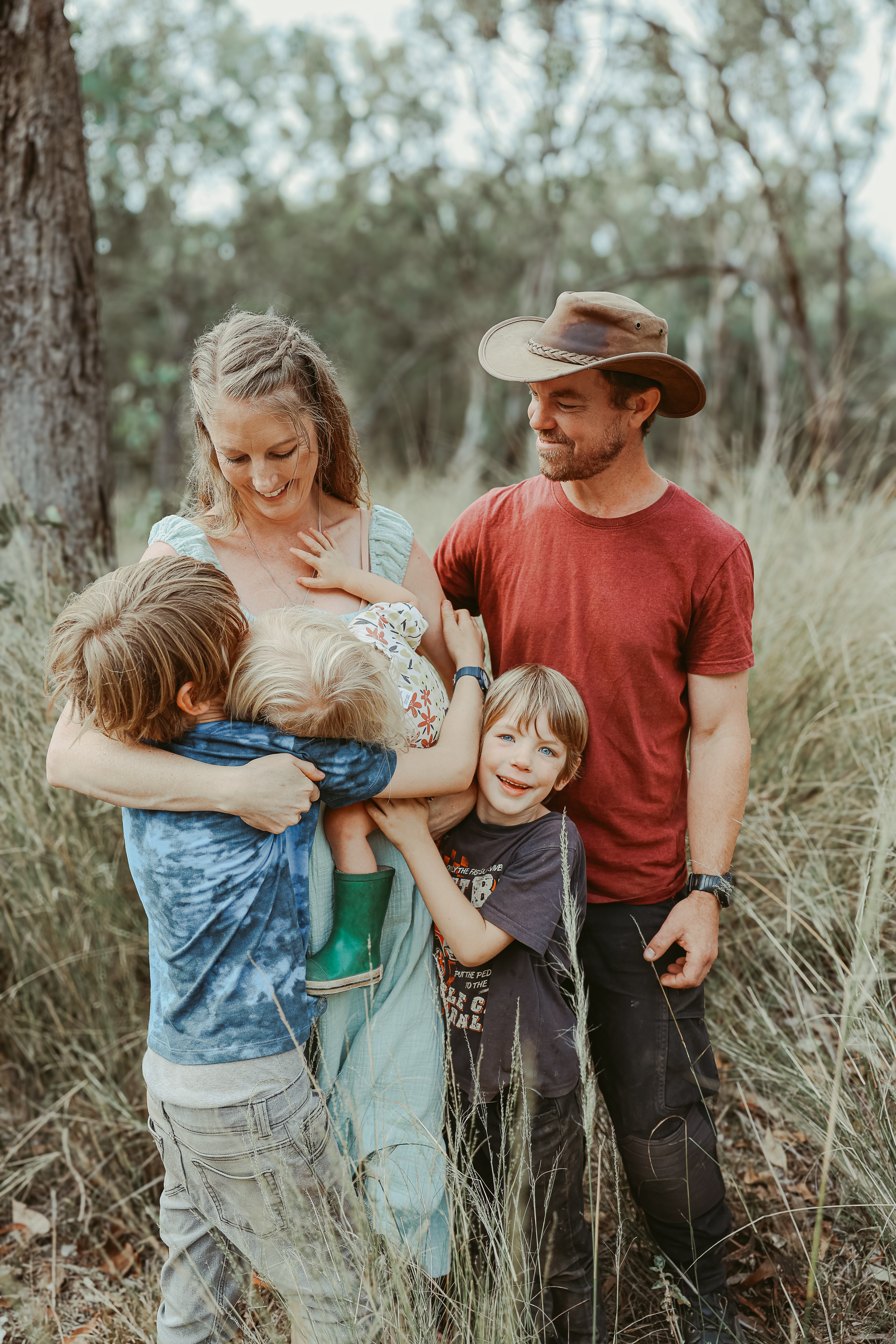 Zoe and her family (husband and 3 kids) Zoe and her family (husband and 3 kids)