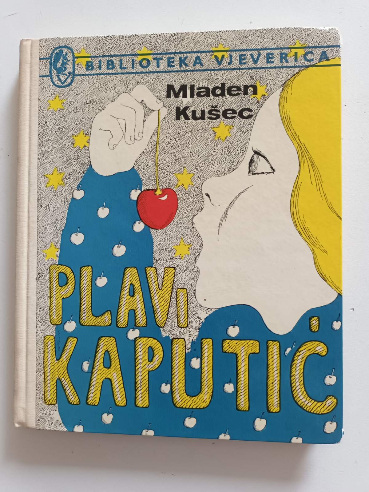 Cover of Mladen Kušec's book Plavi Kaputić, a touching Croatian children's story exploring themes of loneliness, friendship, and everyday life, perfect for intermediate Croatian language learners