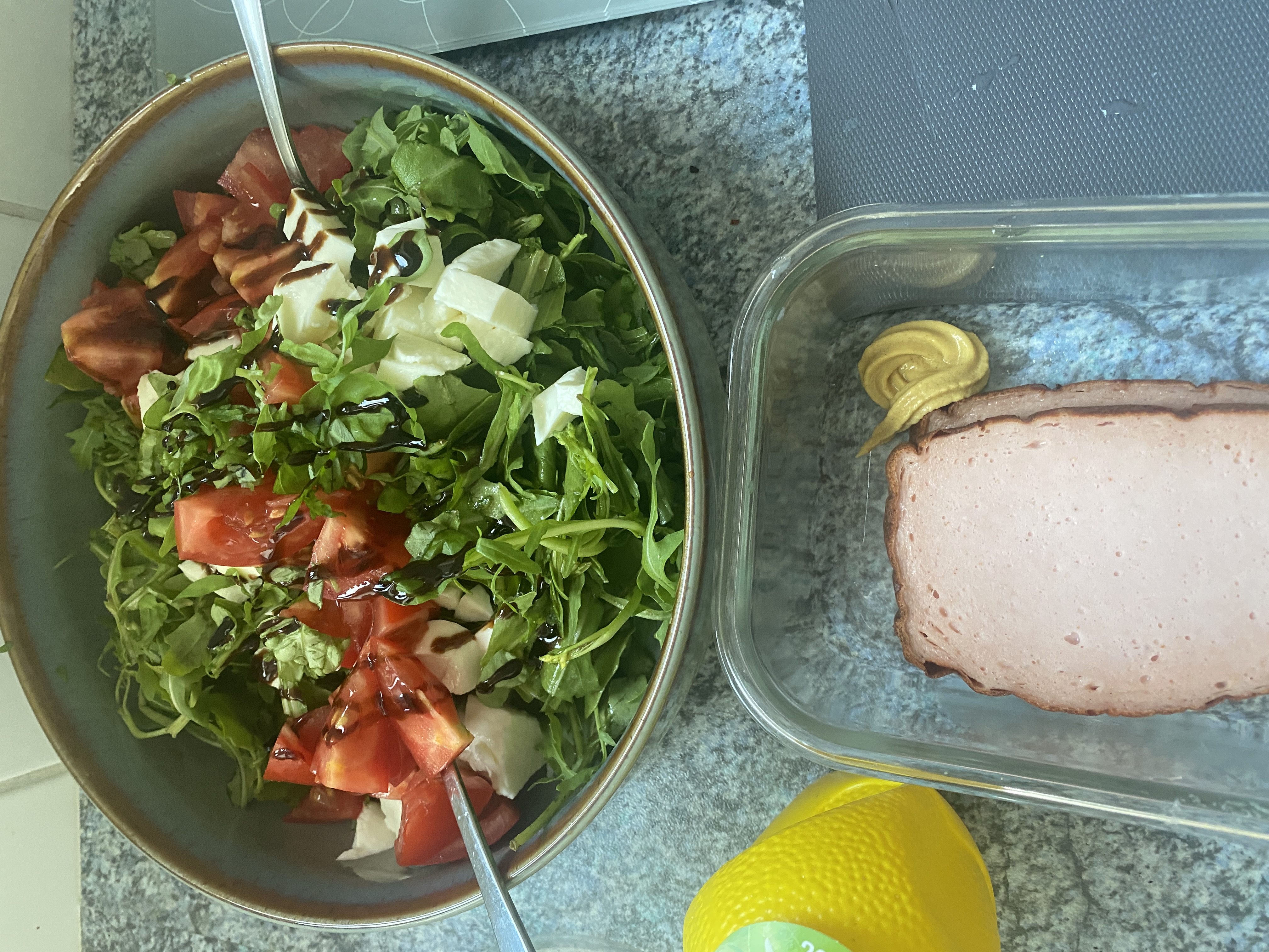 Rucolasalat mit Tomate Mozarella
