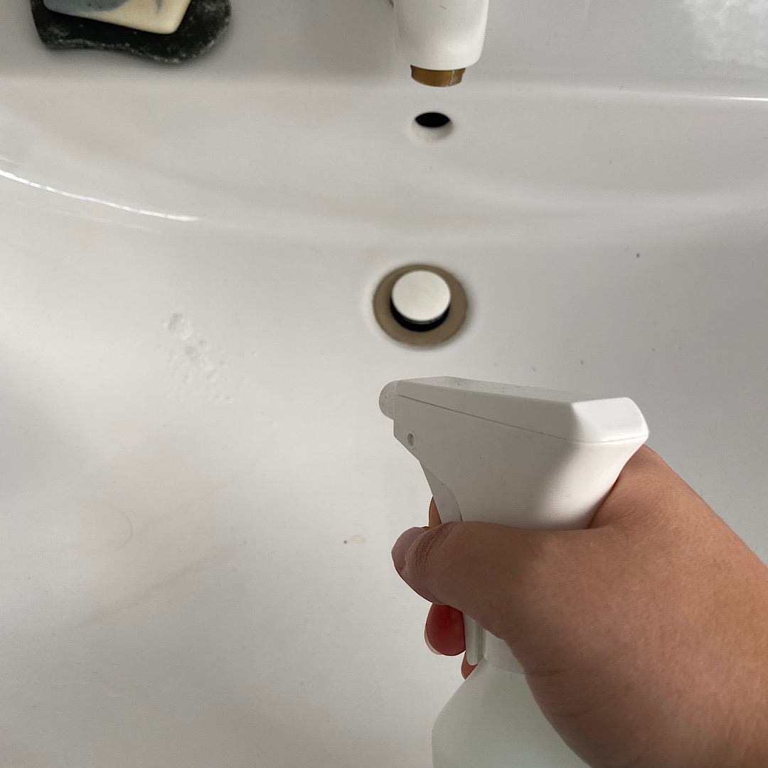 Waschbecken putzen