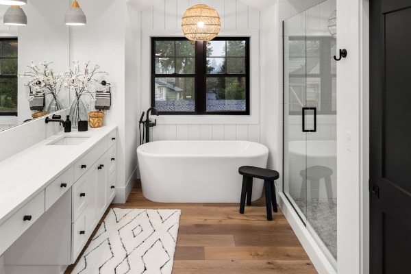 4-glass-shower-doors-small-bath