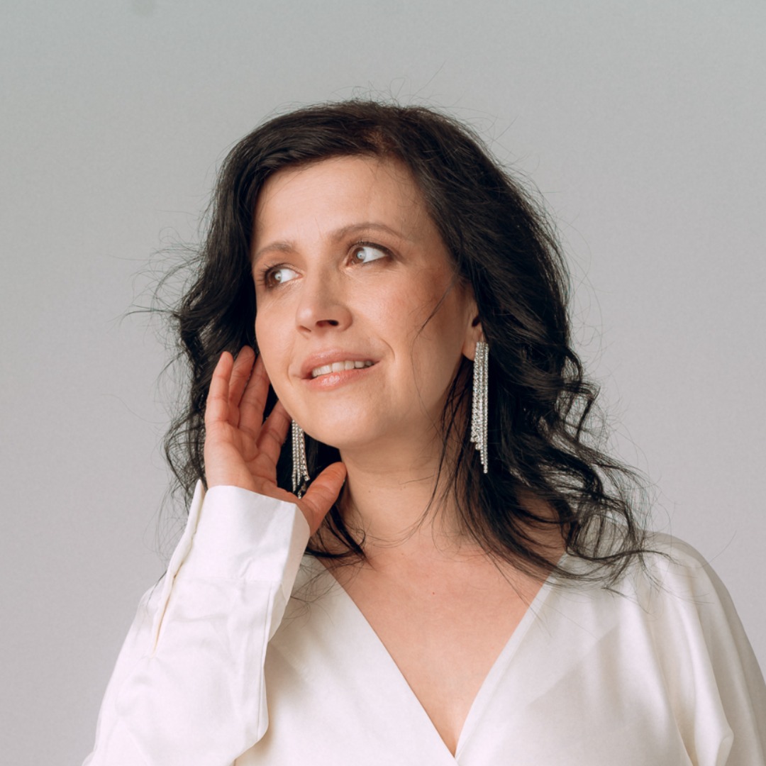 Simona este Naturopat aprobat în Germania și Coach de Sănătate pentru Femei. Combină în munca sa mai multe concepte integrative precum: nutriție, medicină funcțională, fitoterapie și muncă interioară, pentru a obține rezultate durabile și blânde, fără medicamente și terapii invazive.