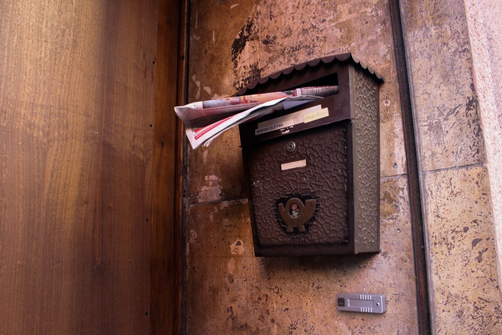 Avoid common email marketing mistakes to enhance customer trust and elevate your business reputation. Craft impactful campaigns, respond promptly to customer needs, and enlist specialized professionals to ensure content delivery quality. Dodge filters to guarantee your emails reach the intended audience and optimize visibility on search engines, including Google.
