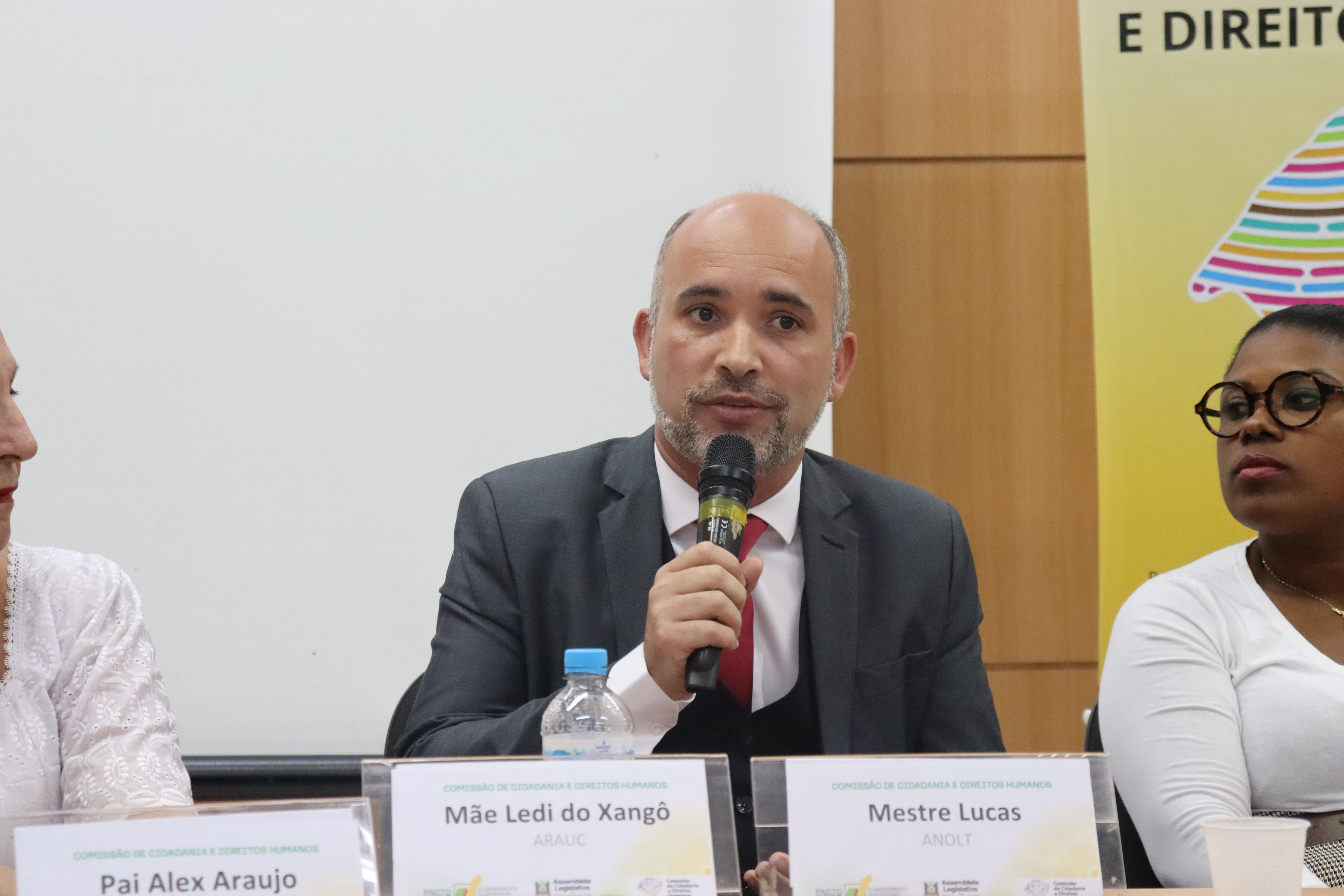 Mestre Lukas falando no seminário Mestre Lukas falando no seminário