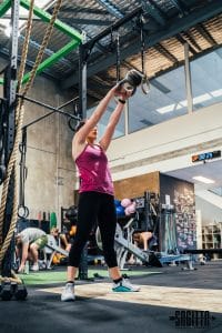 woman lifting kettlebell