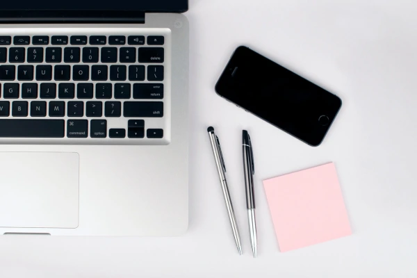 läppäri ja puhelin läppäri ja puhelin