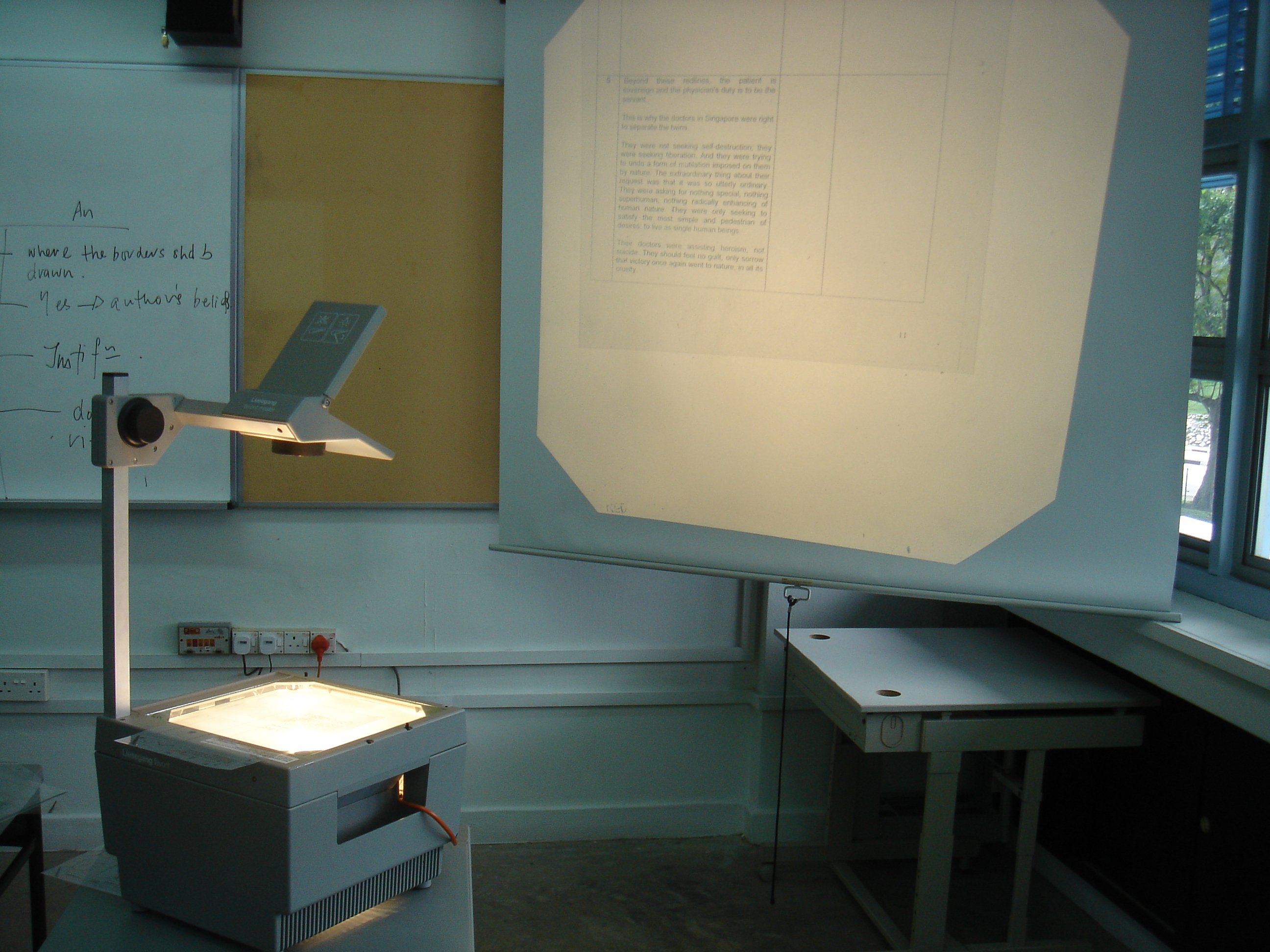 Overhead projector from the 90s Overhead projector from the 90s