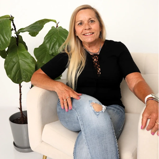 A little about me: When I’m not researching the latest health trends, you can find this jeans-loving, berry-eating mama of three tending to my garden, whipping up healthy recipes in the kitchen, or curled up with a good book.

I’m so glad you’re here! My goal is to cut through the clutter and provide you with the most useful, practical tips for improving your health and wellbeing. This journey is about progress, not perfection.

So take off your shoes and stay awhile! I can’t wait to learn and grow on this journey together.