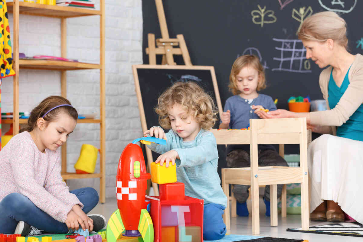 kids-playing-at-daycare-center