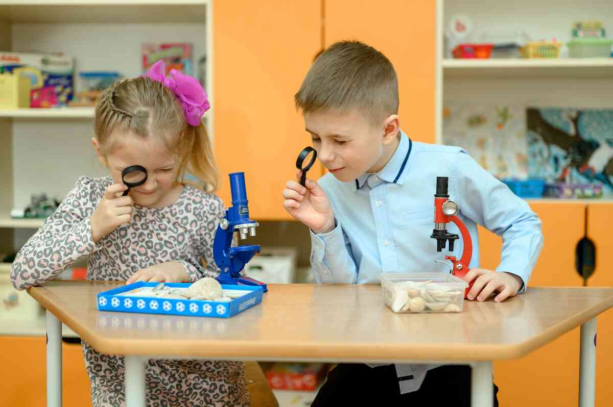 children-science-experiments-at-daycare-centers