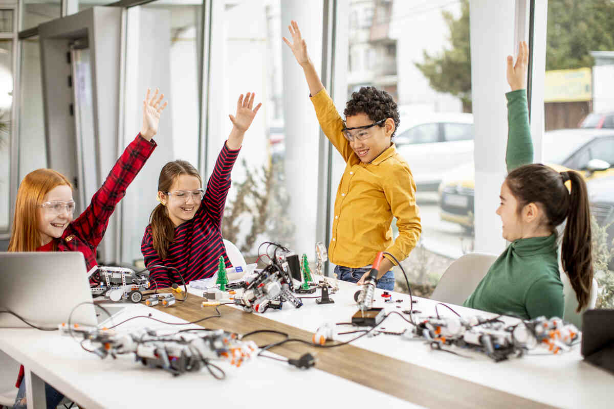 happy-kids-programming-electric-robots-after-school-activities