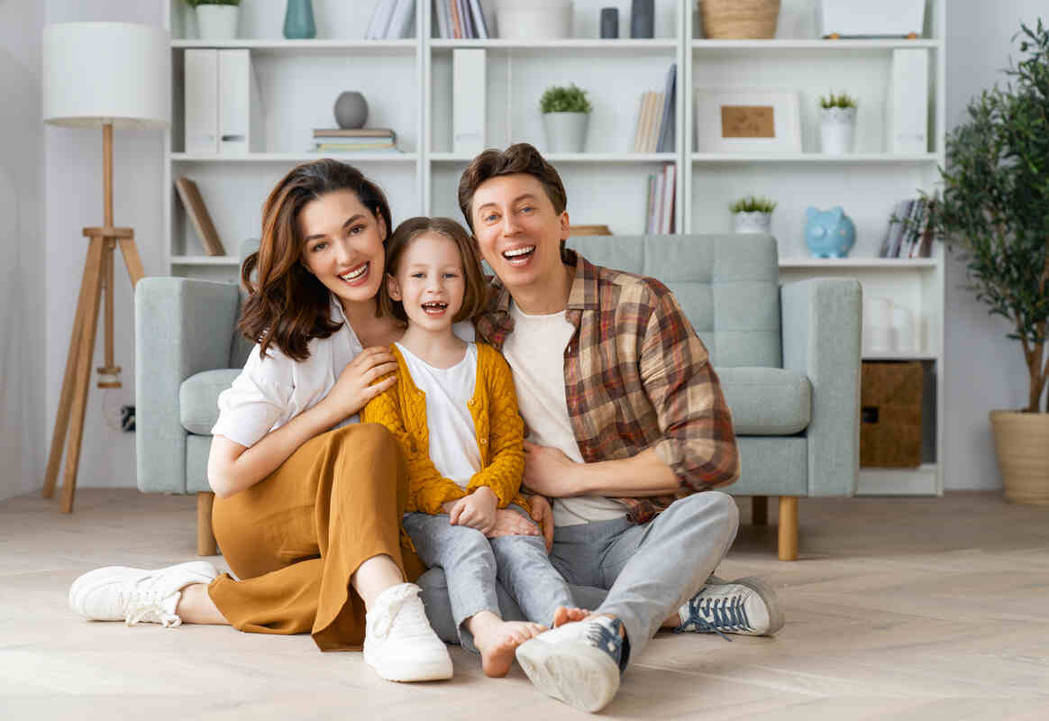 happy-loving-family-authorative-parenting-style