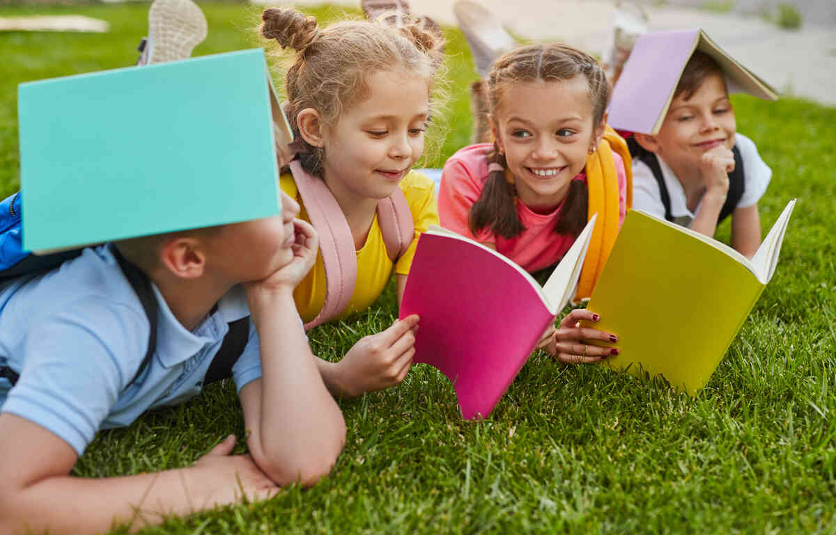 kids-summer-reading-list-decorated-with-stickers-and-reading-tracker