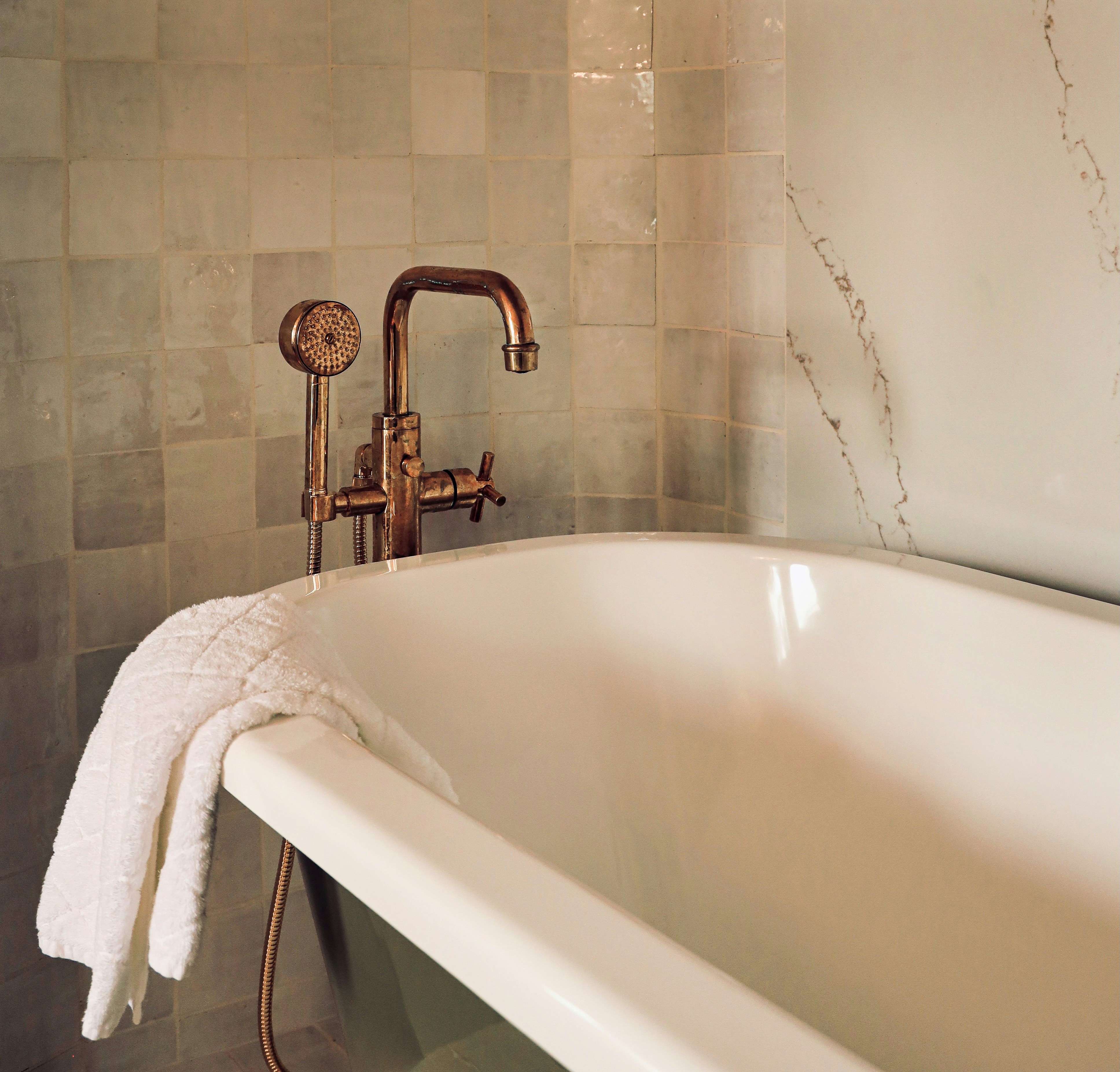 The Beauty of Bathroom Tubs: Choosing the Perfect Soaking Experience The Beauty of Bathroom Tubs: Choosing the Perfect Soaking Experience