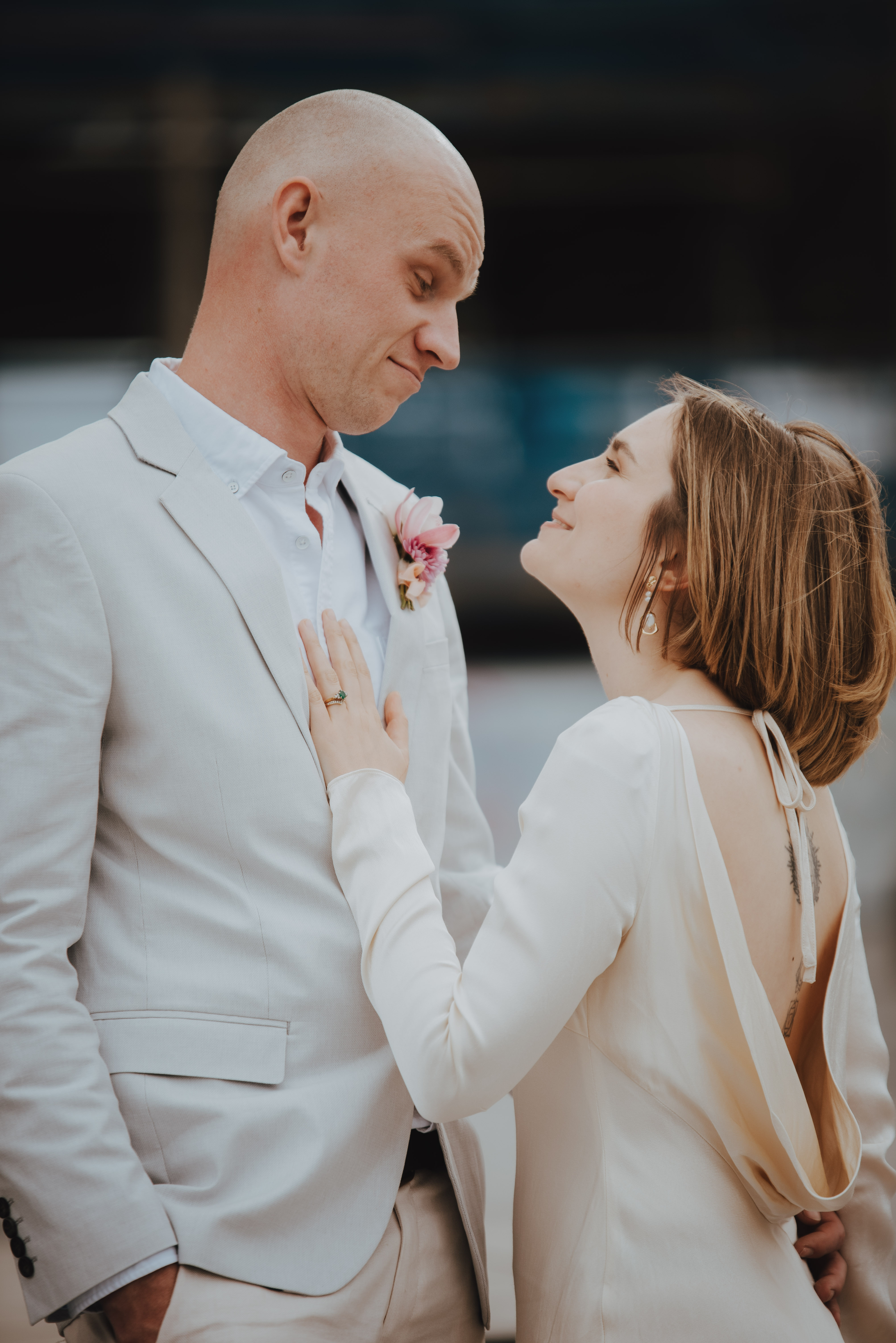 couple gazing into eachothers eyes