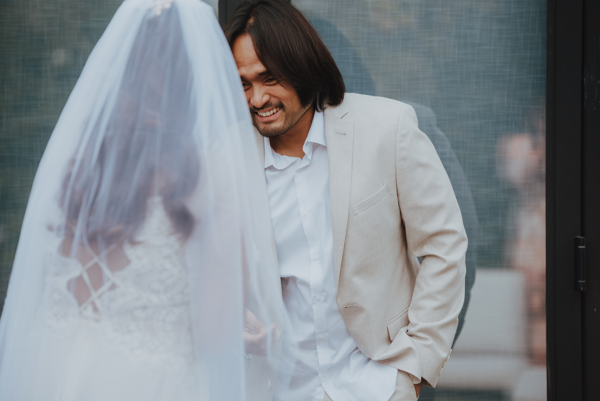 grooms reaction during first look