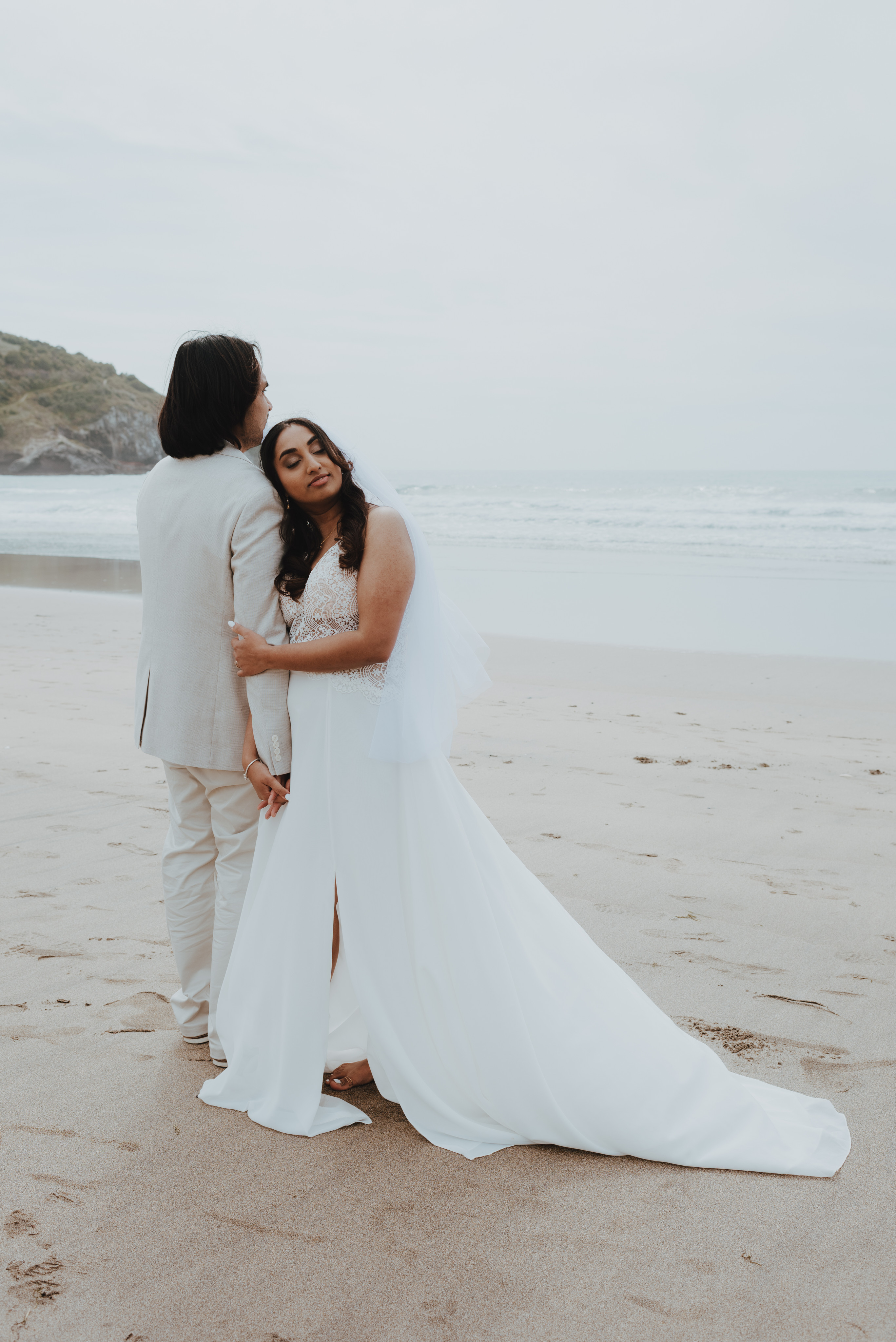 newlywed photos on beach