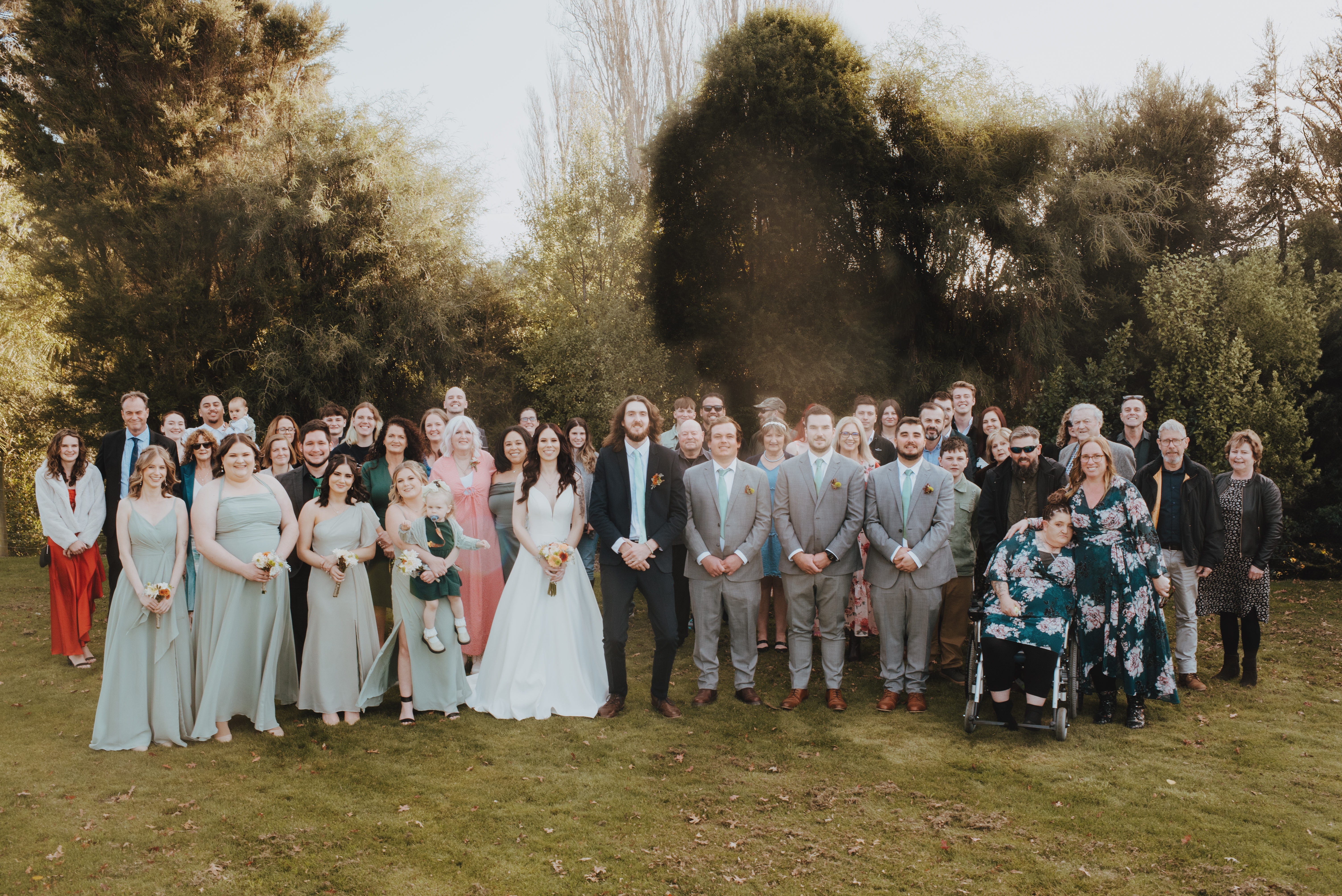 big group photo at wedding