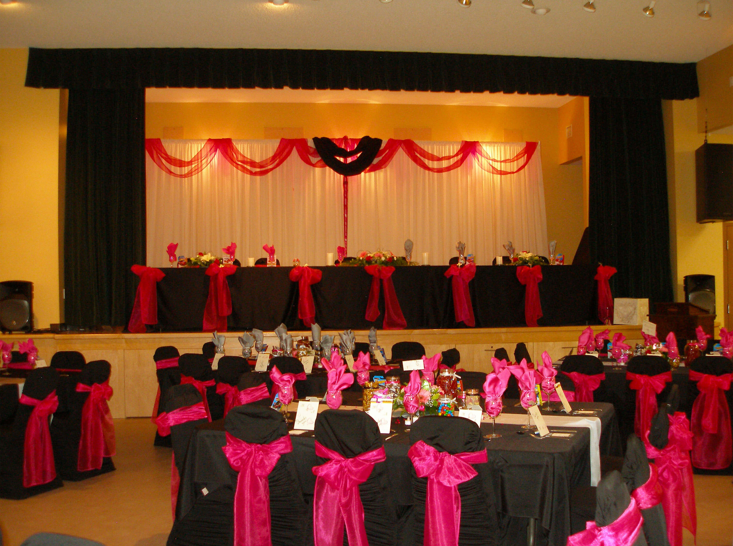 Head Table Decorated for Wedding(1)