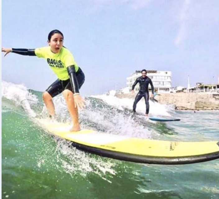 Beginner surf lesson