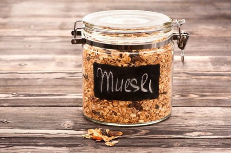 Gezonde muesli in een pot. Suf? Lees en proef snel verder