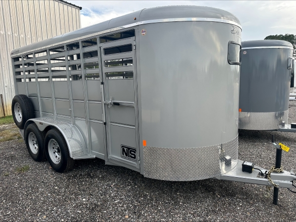 This 16ft Livestock Trailer from Leadfoot Rentals is perfect for hauling cattle, horses, goats, and more with secure enclosures and proper ventilation. This 16ft Livestock Trailer from Leadfoot Rentals is perfect for hauling cattle, horses, goats, and more with secure enclosures and proper ventilation.