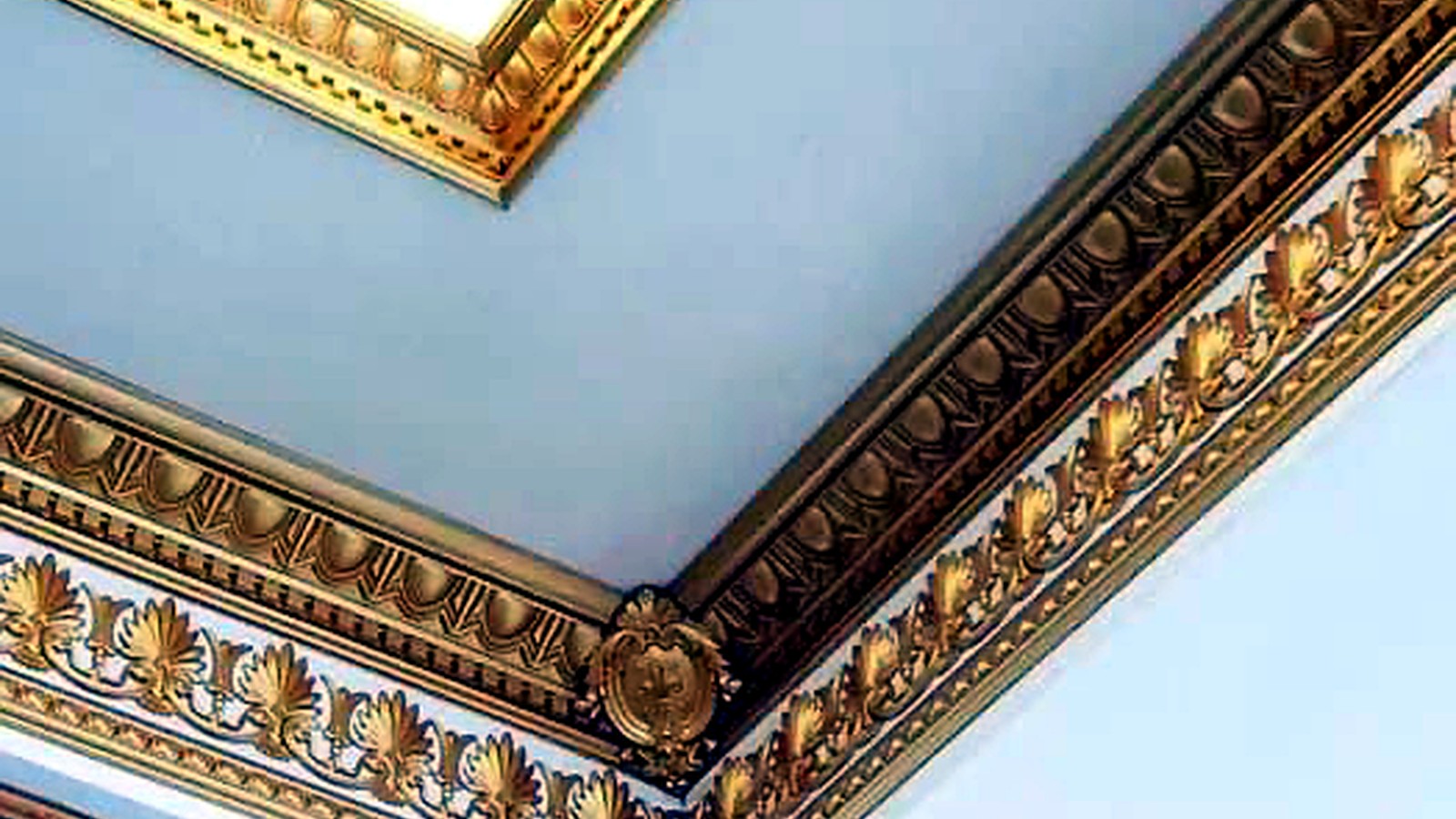 Luxury gypsum décor example