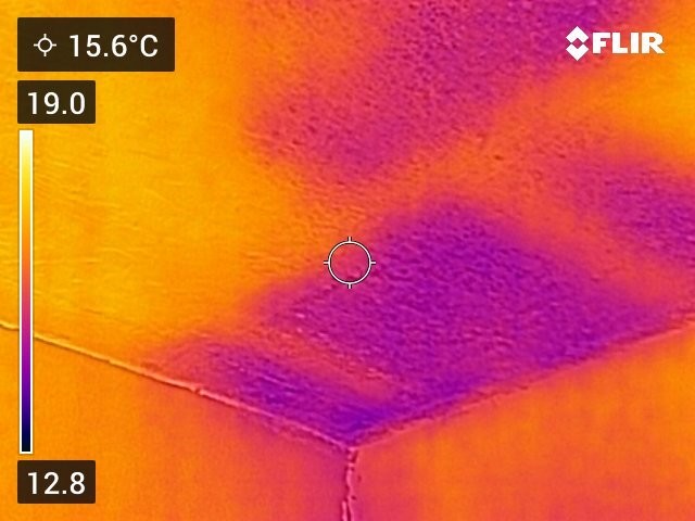 Corresponding thermographic image showing cold areas where the insulation is missing