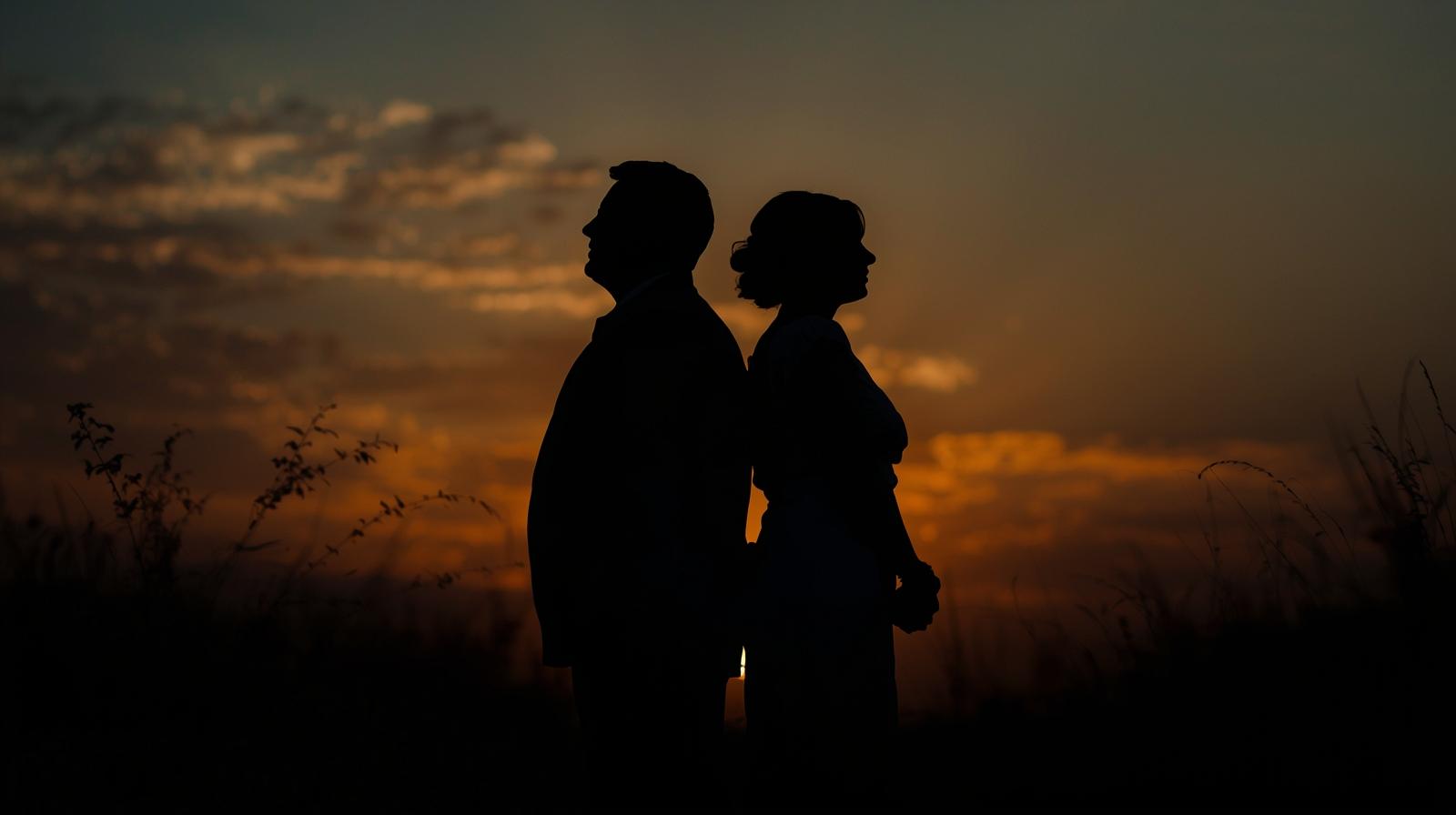 The disconnection between husband and wife The disconnection between husband and wife