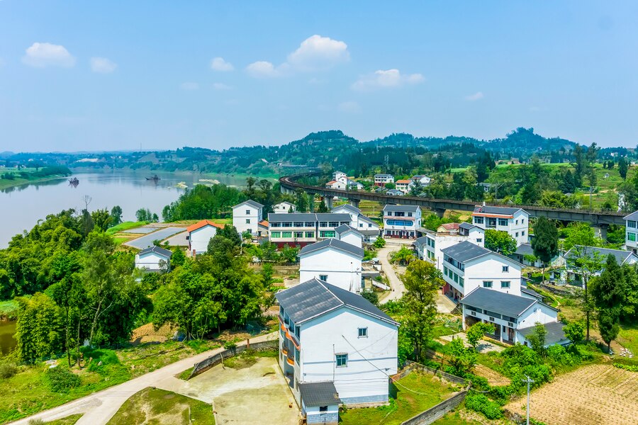 Stunning Coastal Properties Await You Stunning Coastal Properties Await You