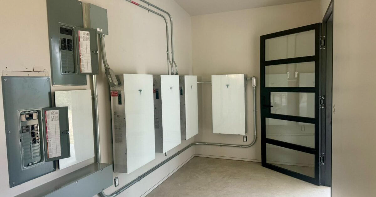 Palmyra, UT's Urgent Solar Battery Trends: Tesla vs SolarEdge for 2025 Tax Credit Savings