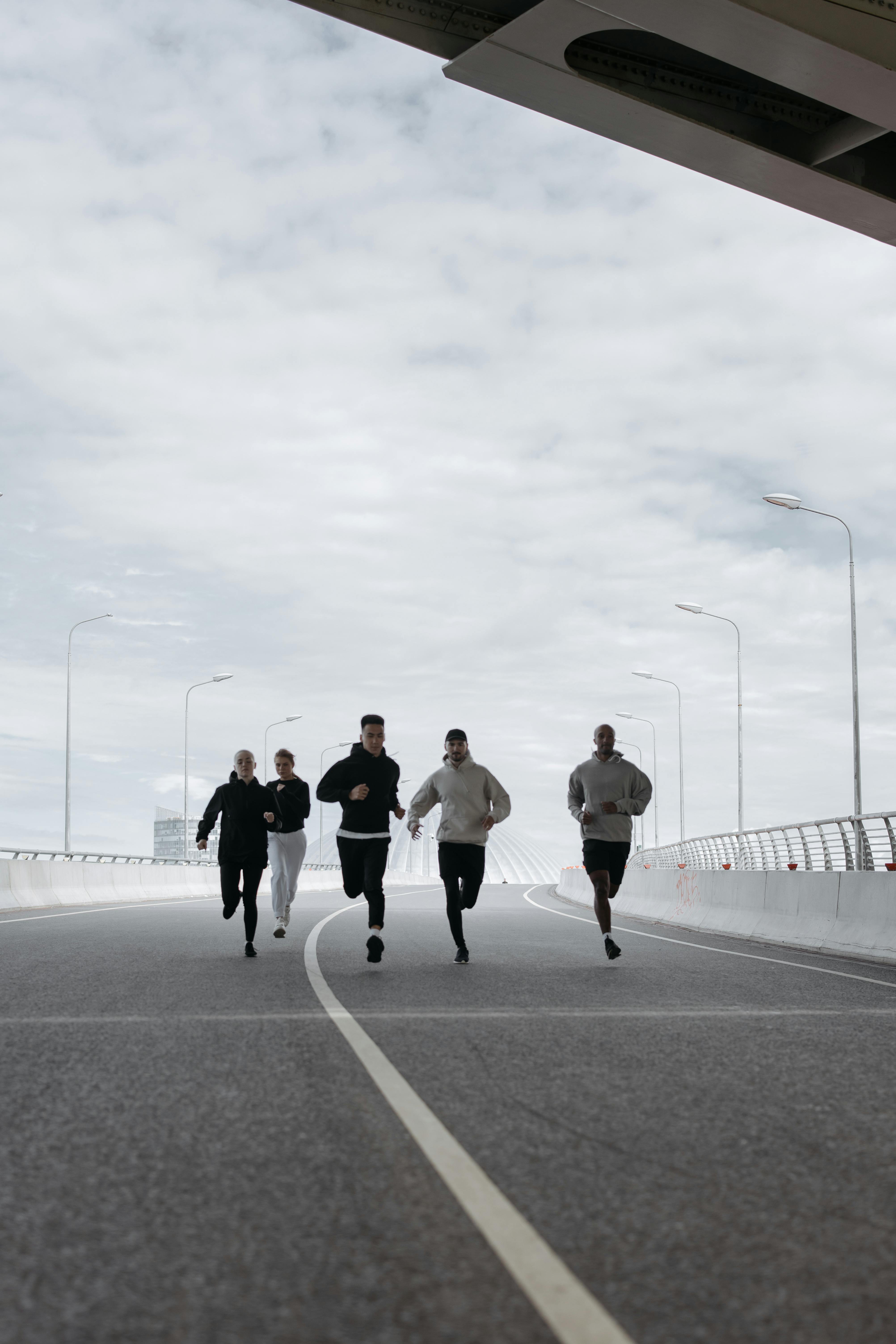 Why Working Out with Friends Keeps You on Track