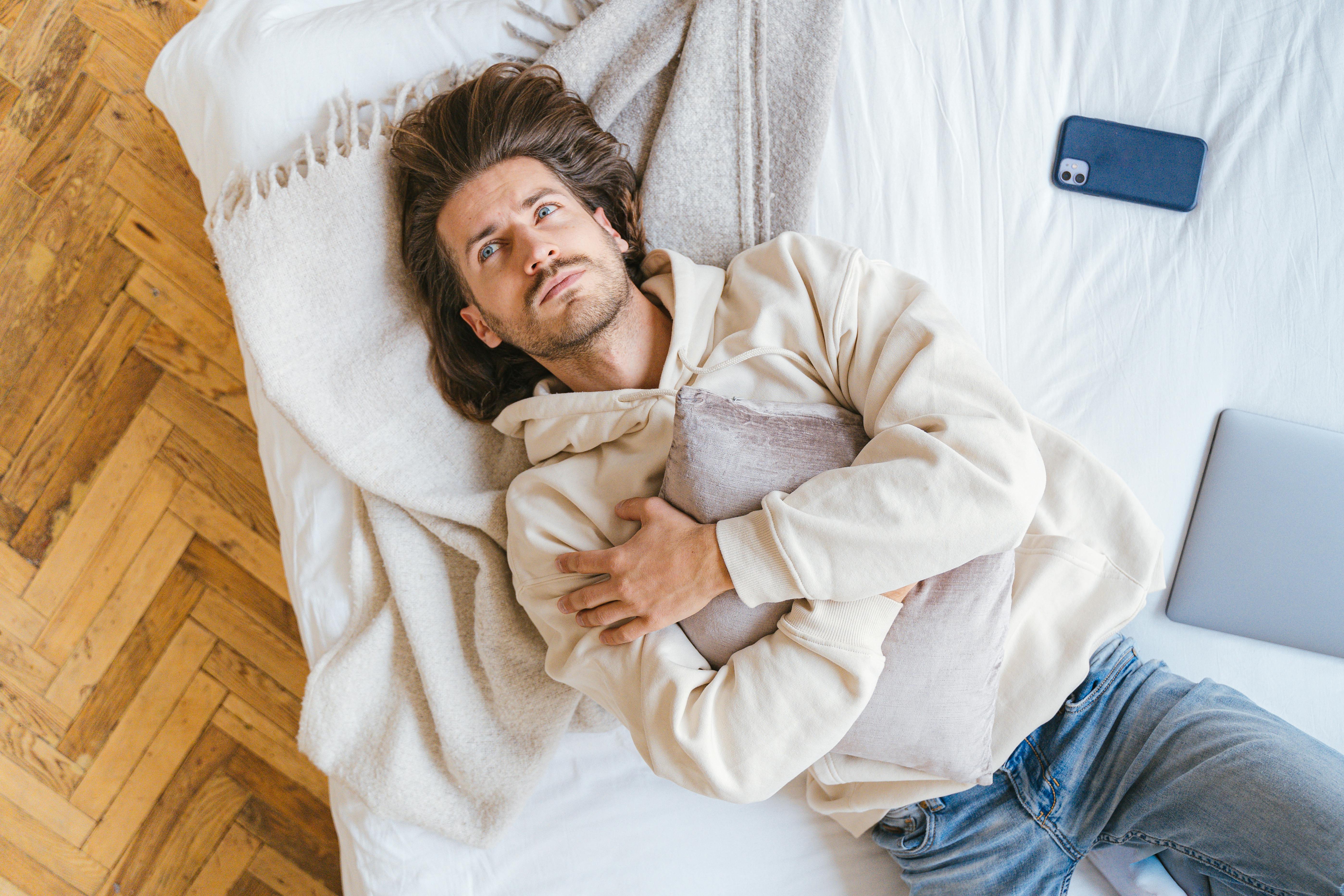 Digital Detox: Why Disconnecting Improves Your Wellbeing