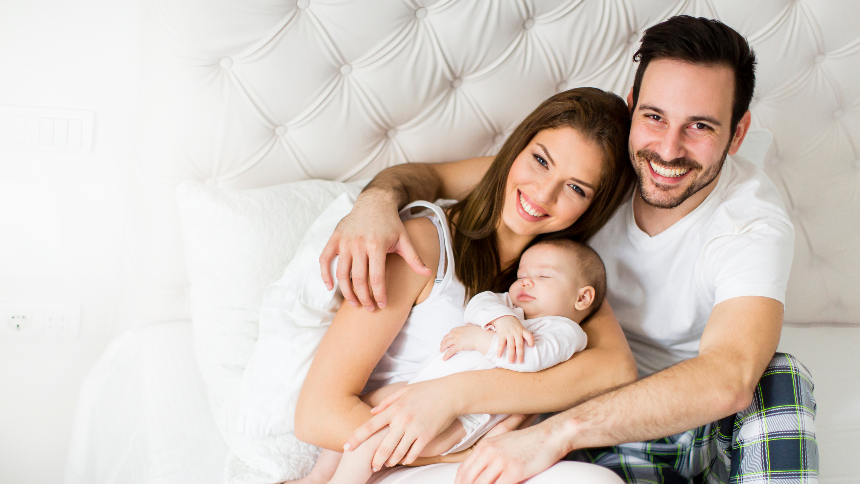 Fiatal pár kisbabával