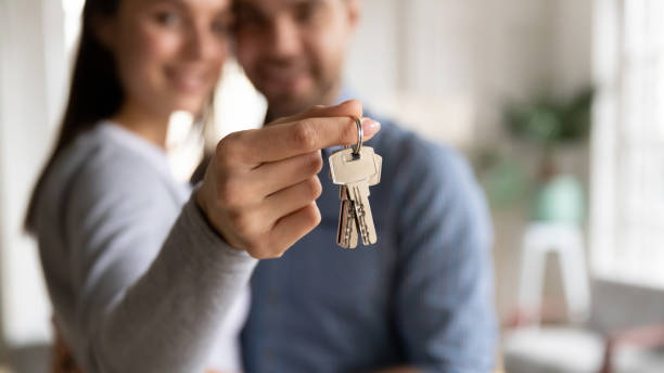 happy homeowners with keys