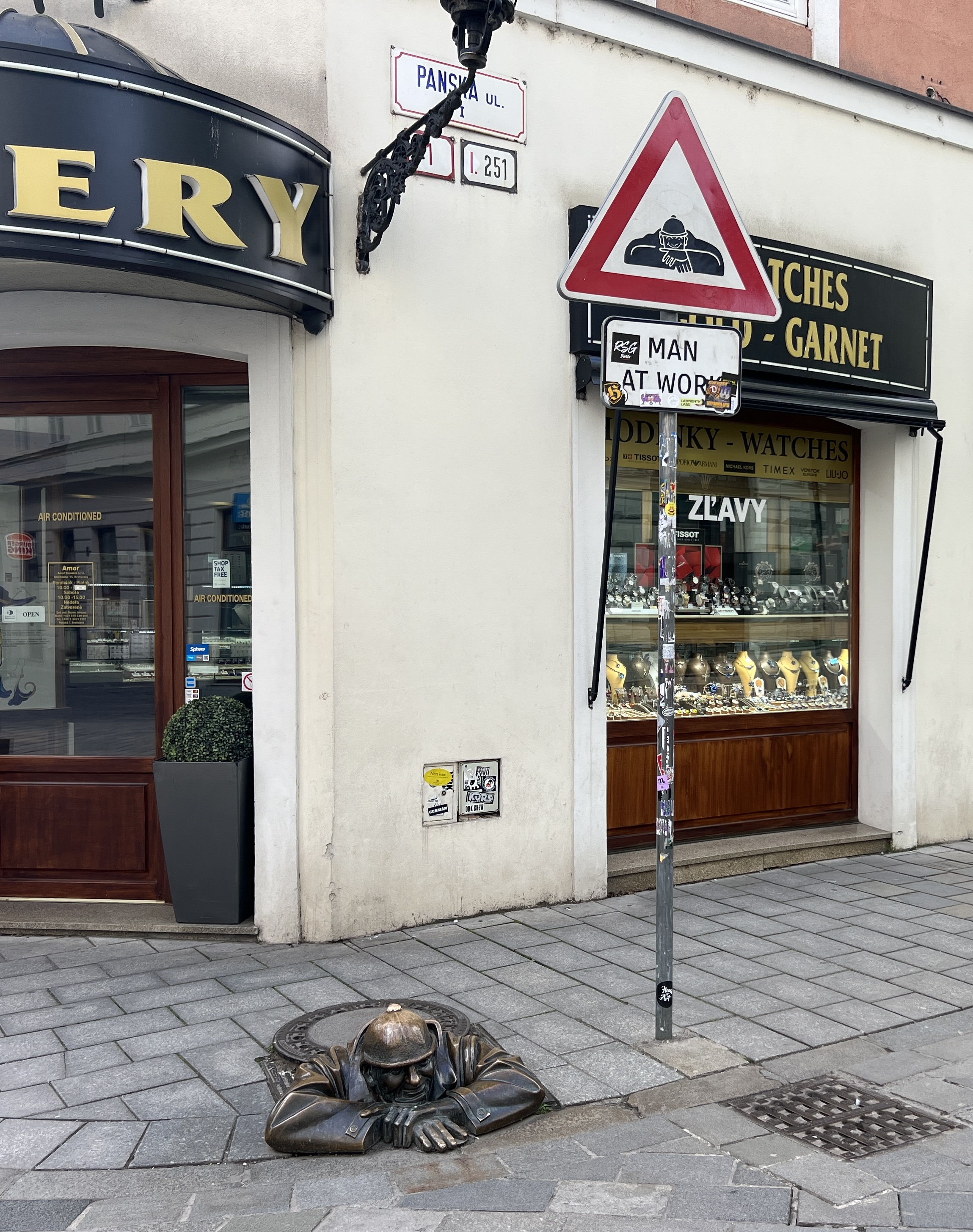 Čumil the peeking man Čumil the peeking man