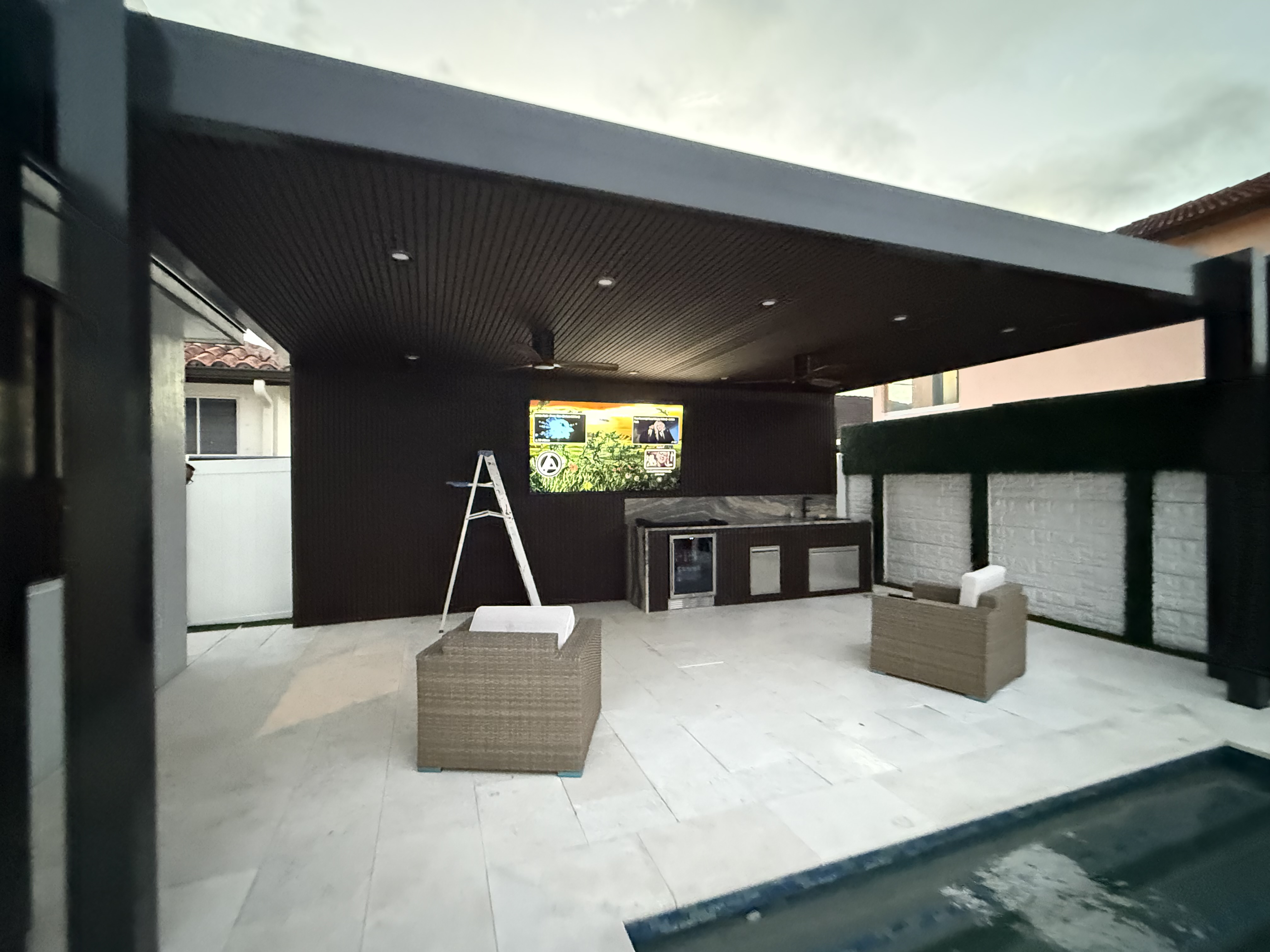 Aluminum outdoor living structure with roof system and architectural columns