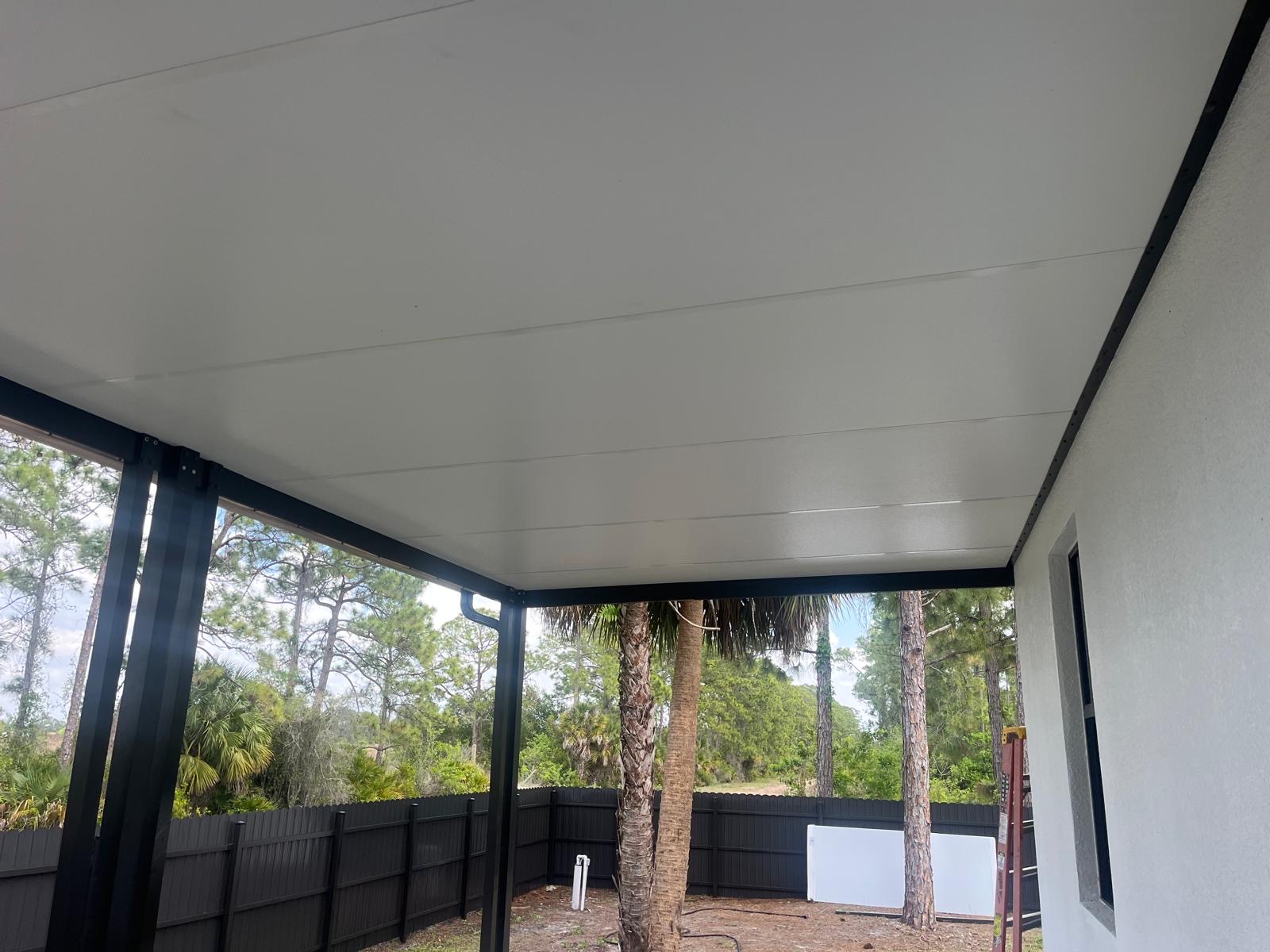 Aluminum outdoor living structure with integrated roof system