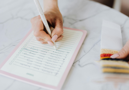 Holiday money tips weekly cash flow check for retail shops and online sellers