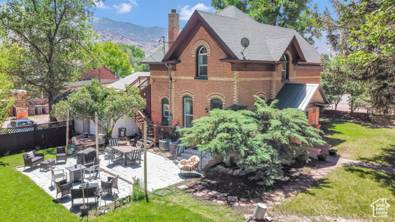 310 N Main St